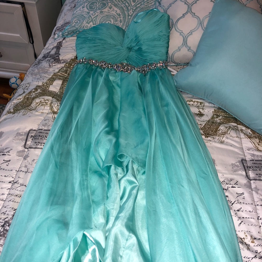 Size 6/8 AQUA Shail K. High-low prom dress